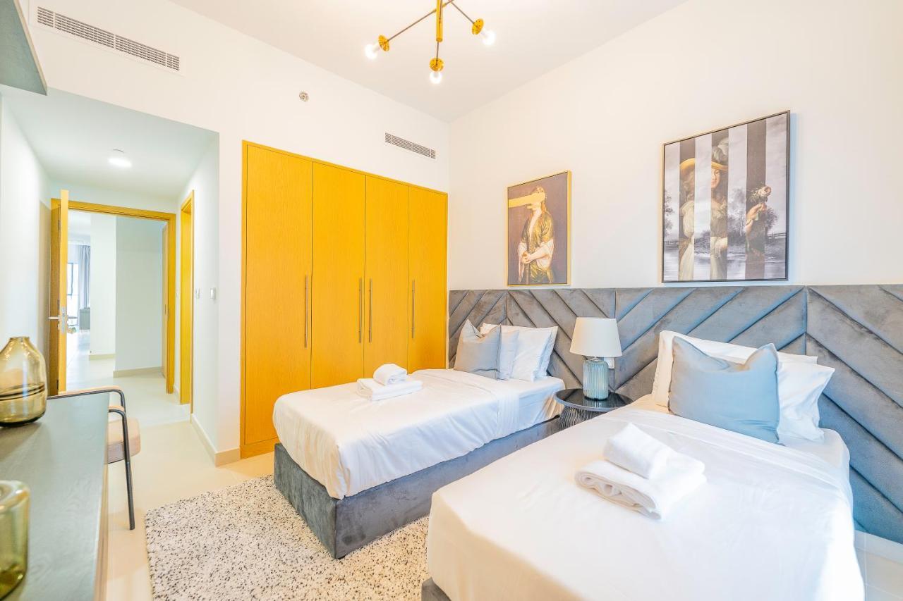 Spacious Art Deco With Burj & Canal Views * Дубай