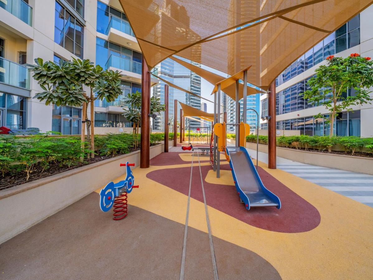 Апартаменты Spacious Art Deco With Burj & Canal Views Дубай